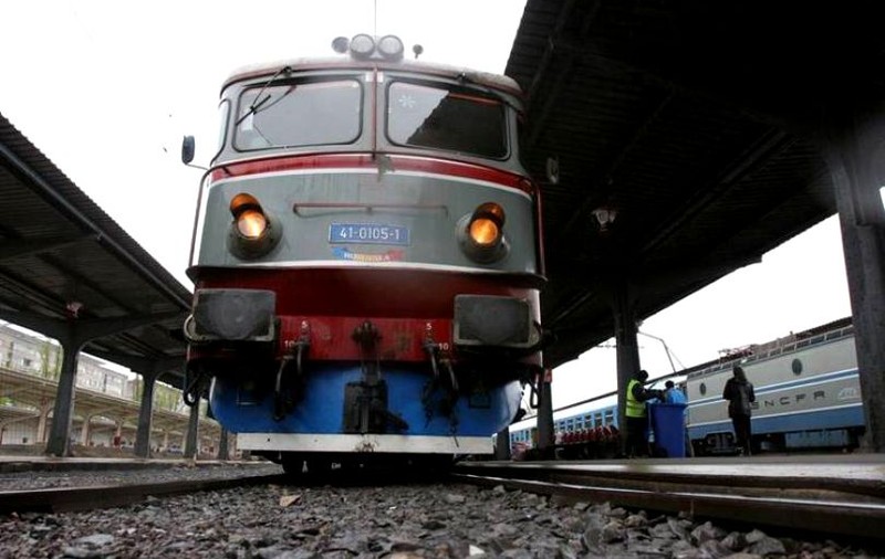 Adolescent lovit de tren în gara din Ploiești. Tânărul de 17 ani e în comă la spital