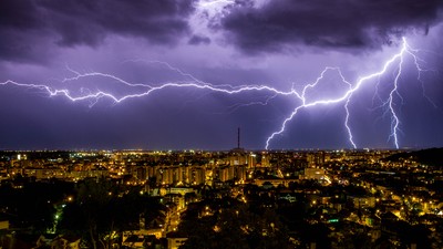 Lista de județe lovite de fenomene meteo extreme. Cod galben de furtuni și ploi de până la 40 l/mp