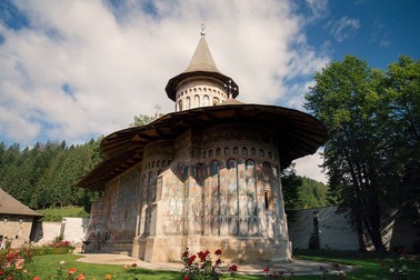 Locuri de vizitat în apropiere de Suceava - Manastirea Voroneț
