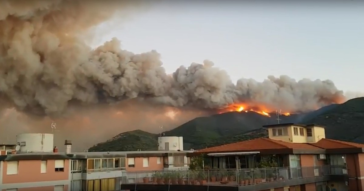 Incendiu uriaș în regiunea Toscana din Italia