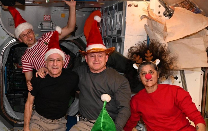Mesaj de Crăciun de la astronauții de pe Stația Spațială Internațională, aflați la 400 de kilometri deasupra planetei noastre: „Ne lipsesc profund familia și prietenii de pe Pământ”