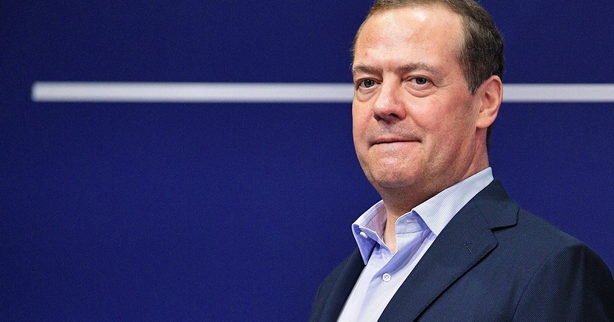 Vicepreședintele Consiliului de Securitate și președintele partidului „Rusia Unită”, Dmitri Medvedev, surprins când își mușcă buza