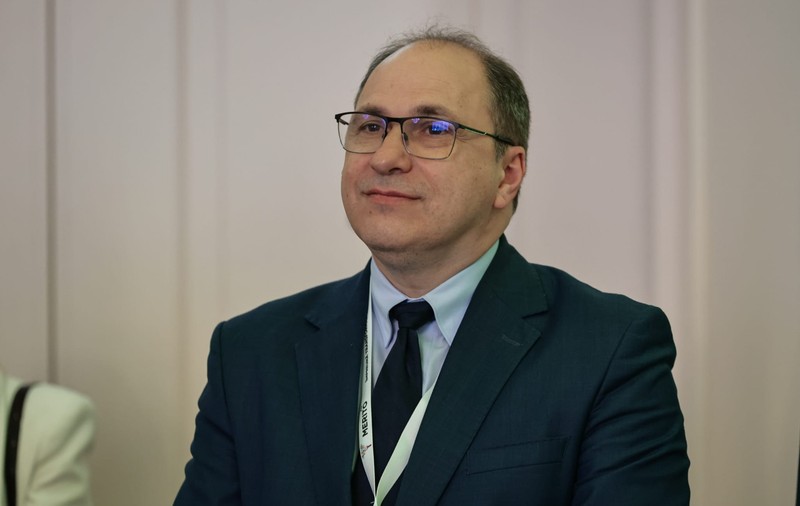 Mihai Dimian, despre sprijinul acordat profesorilor debutanți: „Ar trebui o normă didactică mai mică și doi ani de mentorat”. Ministrul dă exemplul modelului american