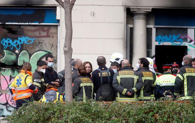 O româncă și copiii ei de un an și trei ani, morți într-un incendiu, în clădirea unei foste bănci, în Barcelona