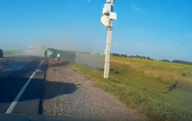 VIDEO/ Șase moldoveni au murit într-un grav accident în Rusia. Momentul impactului, surprins de o cameră de bord
