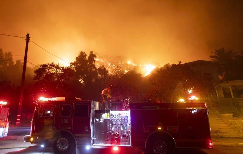 Vilele de lux ale multor vedete de la Hollywood, distruse complet de incendiul devastator din California | VIDEO