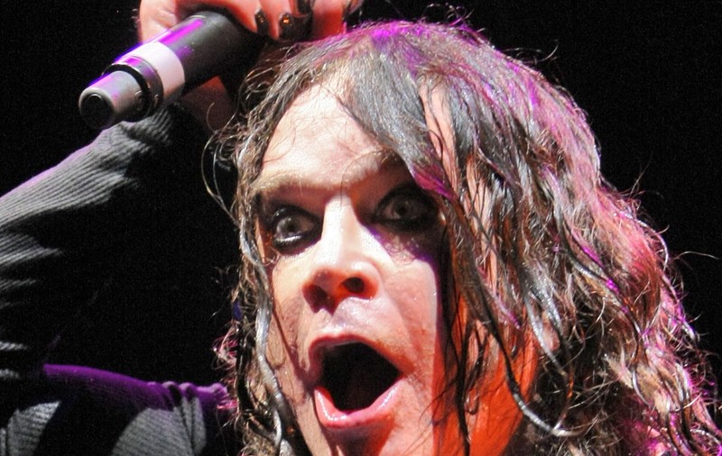 Ozzy Osbourne s-a apucat de scris