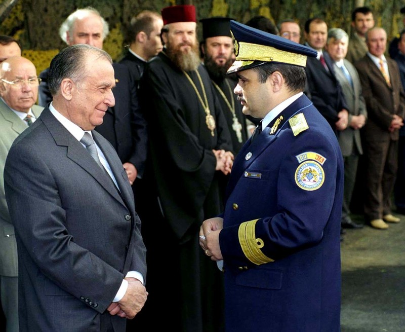 Ion Iliescu la inaugurarea Centrului de Pregătire Profesională a Personalului S.P.P. și Gabriel Naghi, director SPP. Sursa foto: Agerpres