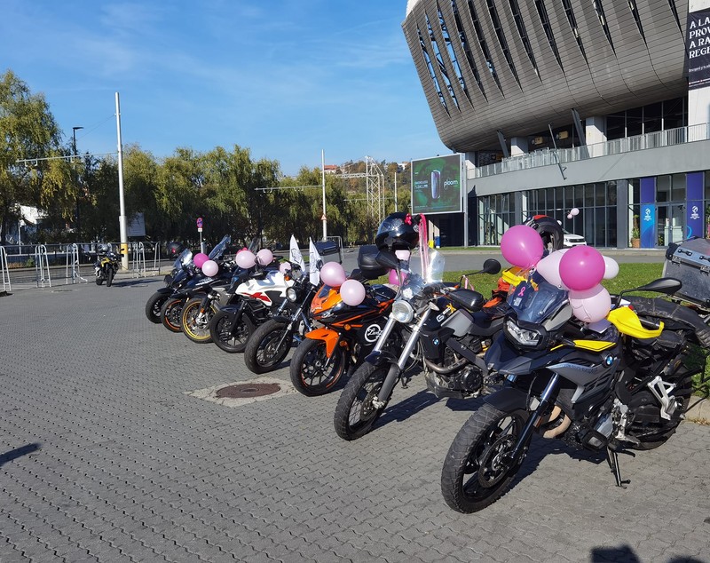 Marşuri moto Pink Ride în Bucureşti şi Cluj-Napoca, pentru conștientizarea precoce a cancerului de sân