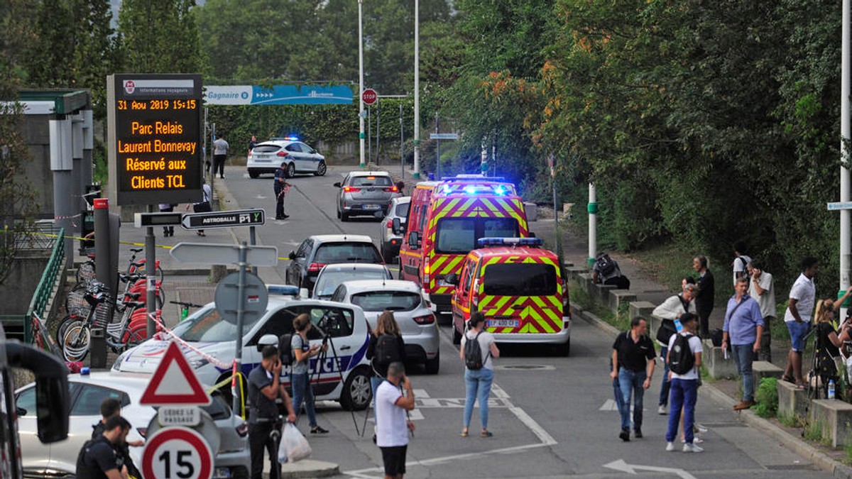 Atac la Lyon. Un mort și nouă răniți (EPA)