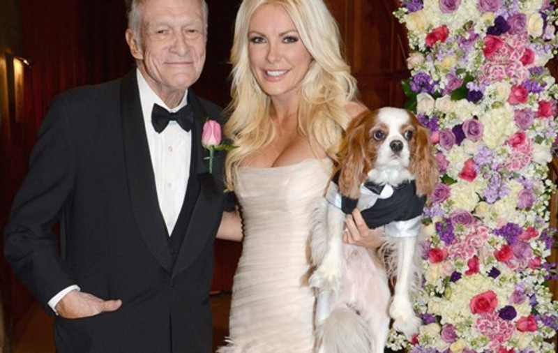 Tăticul Playboy, Hugh Hefner, VICTIMA unei FARSE: a fost RECLAMAT că și-a bătut NEVASTA!