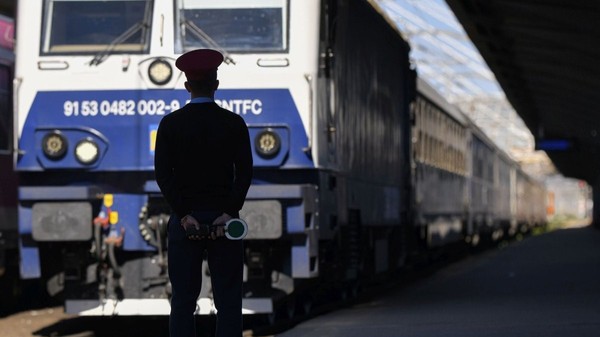 Pensionarii din România primesc bilete de tren cu 50% reducere și pentru anul 2027. Sursă foto: Hepta.
