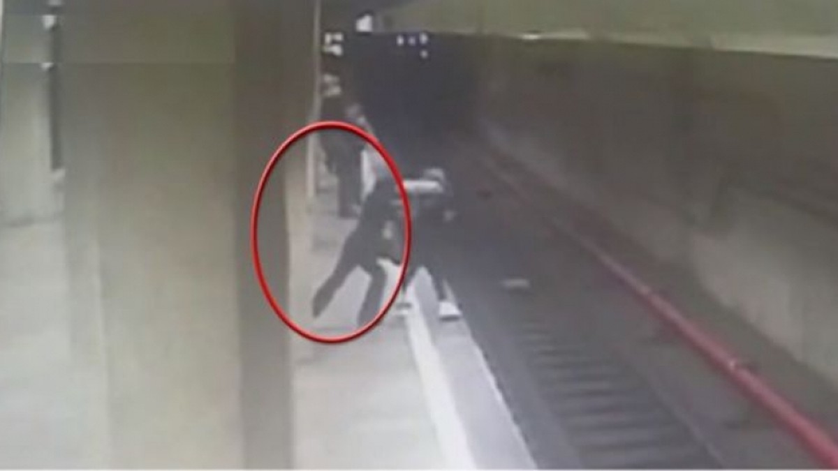 Cazul femeii supranumite “criminala de la metrou”, cea care a ucis o tânără împingând-o sub roțile trenului și a încercat să omoare în același mod o alta, i-a șocat până și pe anchetatori.