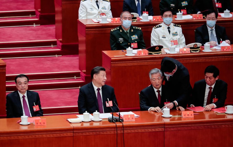 Noi imagini. Ce s-a întâmplat înainte ca fostul președinte chinez Hu Jintao să fie scos din sală de la Congresul Partidului