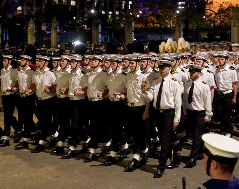 Repetiții pentru funeraliile reginei în timpul nopții. Imagini de la pregătirea procesiunii care va avea loc pe 19 septembrie