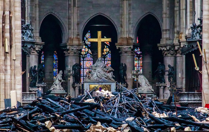 Miracolele din cenușă. Artefactele cruțate de focul care a mistuit Catedrala Notre-Dame