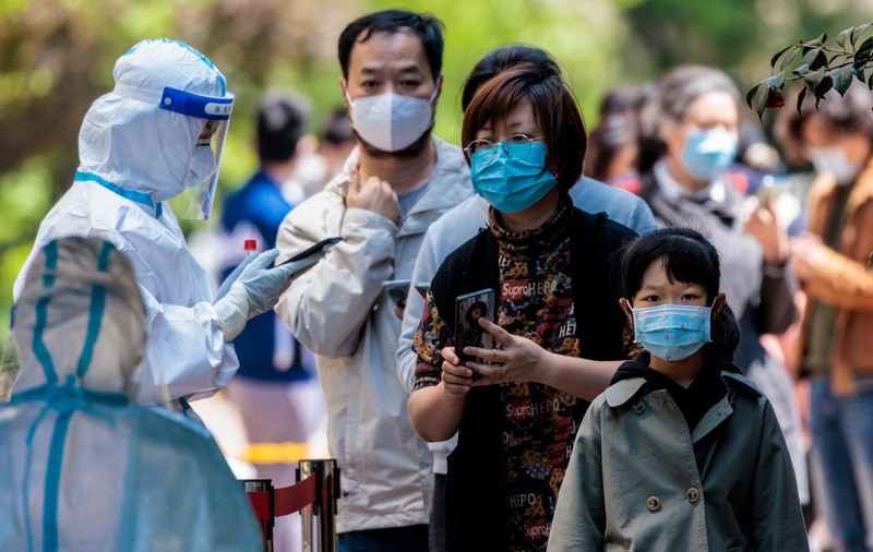 Shanghai vrea să oprească transmiterea comunitară COVID, până miercuri. Oamenii, tot mai frustrați din cauza măsurilor dure