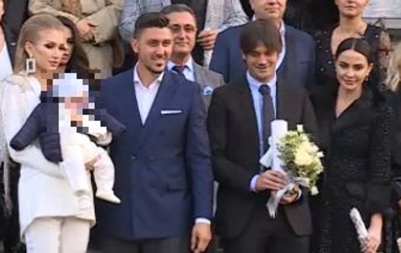 FOTO | Ciprian Marica și-a botezat copilul. Cristi şi Adelina Chivu au fost naşii băiețelului