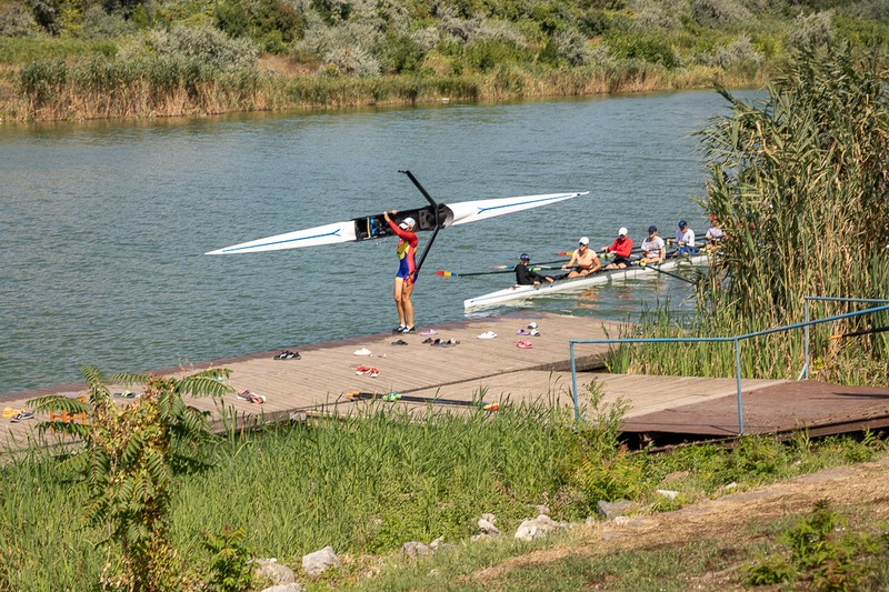 Simona, la finalul unui antrenament pe apă, după ce-a vâslit 24 km