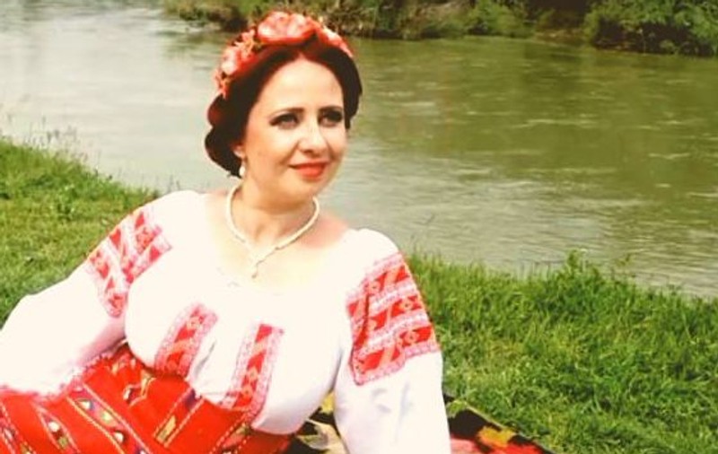O cunoscută cântăreață de muzică populară a suferit un grav accident în Grecia. Apelul disperat făcut de soțul artistei