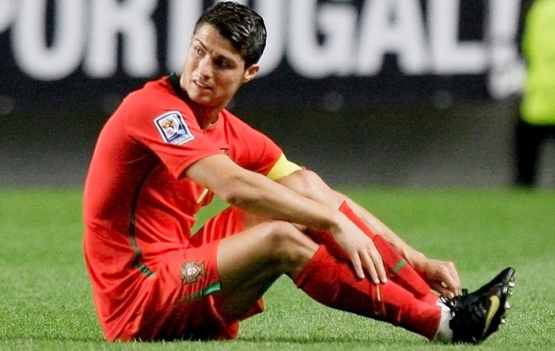 Cristiano Ronaldo mai stă cel puţin o lună pe tuşă