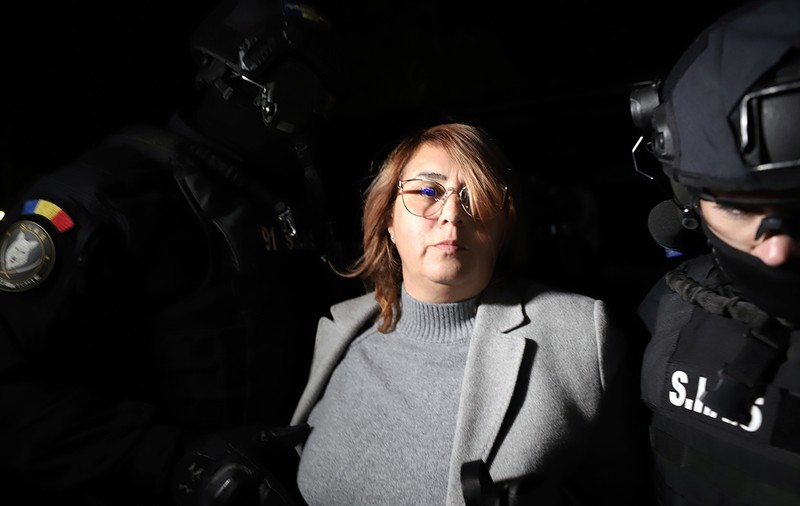 Laura Crișan a fost arestată împreună cu cei doi complici. Fiica afaceristului asasinat la Arad ajunge după gratii