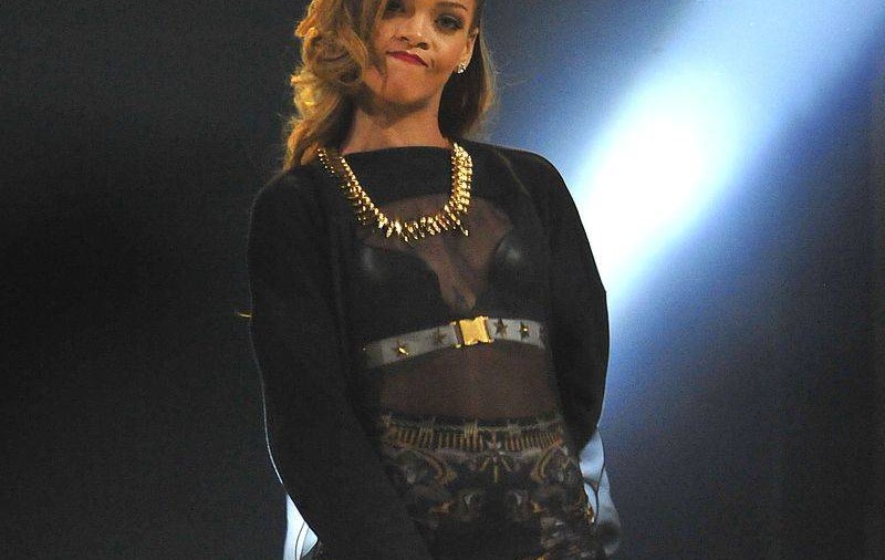 Rihanna se simte din ce în ce mai rău! A mai anulat un concert, iar fanii sunt extrem de îngrijoraţi