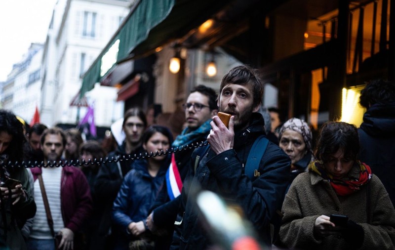 Scandal după ce un editor francez de stânga a fost arestat la Londra în baza legii antitero, în legătură cu protestele din Franța