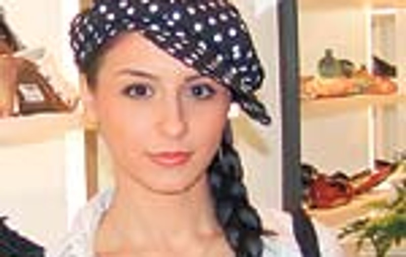 Betty de la Etnic are peste 200 de perechi de pantofi