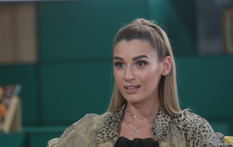 Talentul neștiut al Alinei Eremia, învățat la Facultatea de Actorie. „Scenariul la ultimul videoclip îmi aparține”