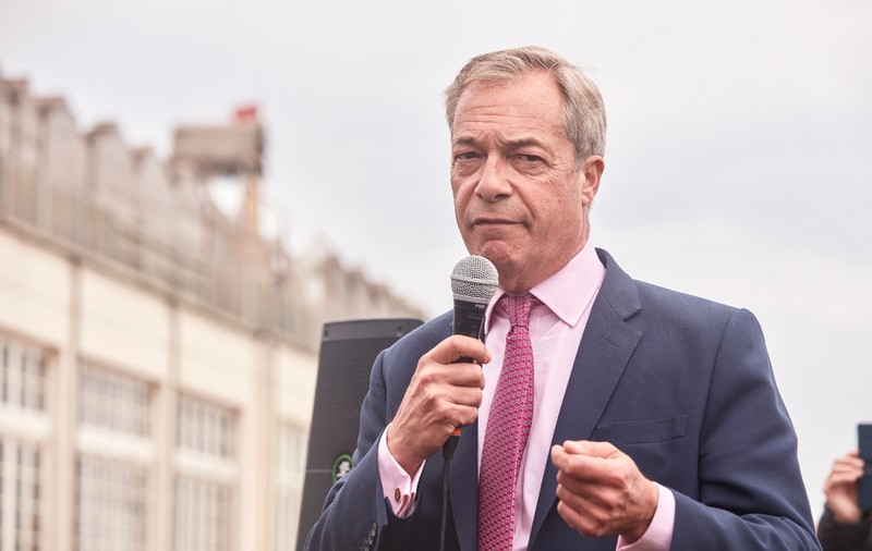 Nigel Farage promite să interzică accesul străinilor la locuințe sociale, în Marea Britanie. Măsura se va aplica inclusiv românilor