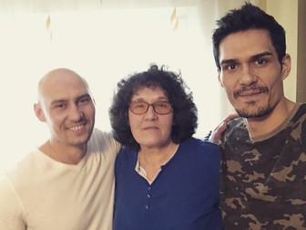 George Burcea, alături de mama și fratele său