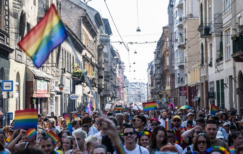 Guvernul maghiar vrea să interzică marșul Pride din Budapesta din acest an. Poliția va putea folosi recunoașterea facială pentru a-i identifica pe participanți