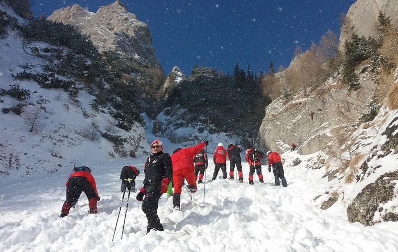 VIDEO&FOTO| Turistul luat de avalanșă în Bucegi, de negăsit. A treia zi de căutări s-a încheiat