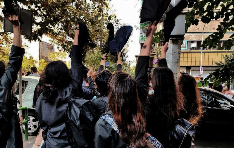 SUA şi-au manifestat susţinerea faţă de protestatarii din Iran. Joe Biden: „Suntem alături de cetăţeni, de femeile curajoase”