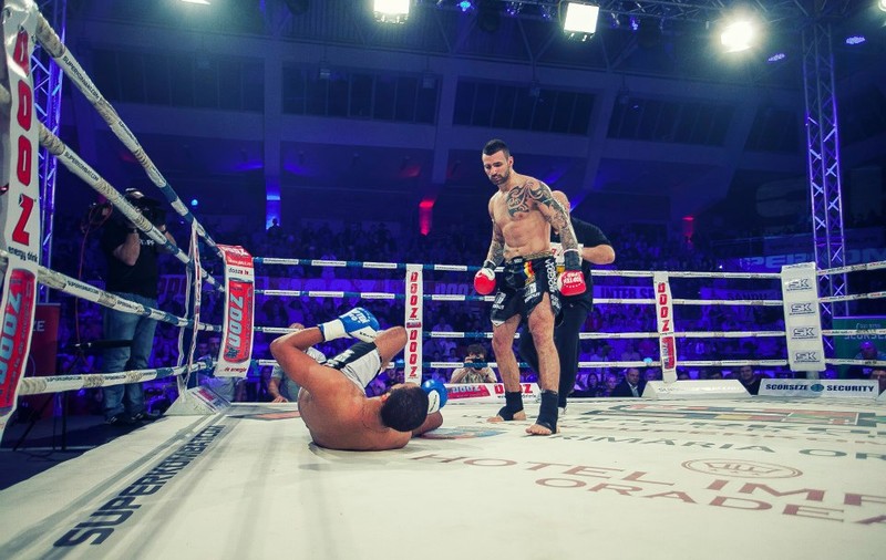 Un luptător român este vedetă în Dubai! Este singurul tricolor ce luptă în Superkombat New Heroes