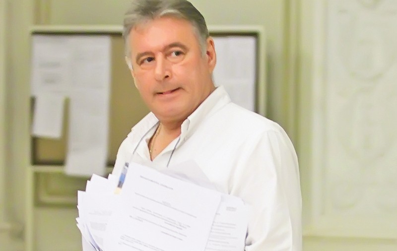 Pe cine încercaţi să păcăliţi, domnilor deputaţi?