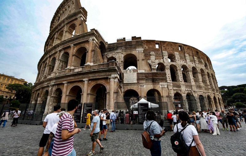 Doi americani au intrat prin efracție în Colosseum ca să bea o bere. Cine i-a descoperit și ce au pățit