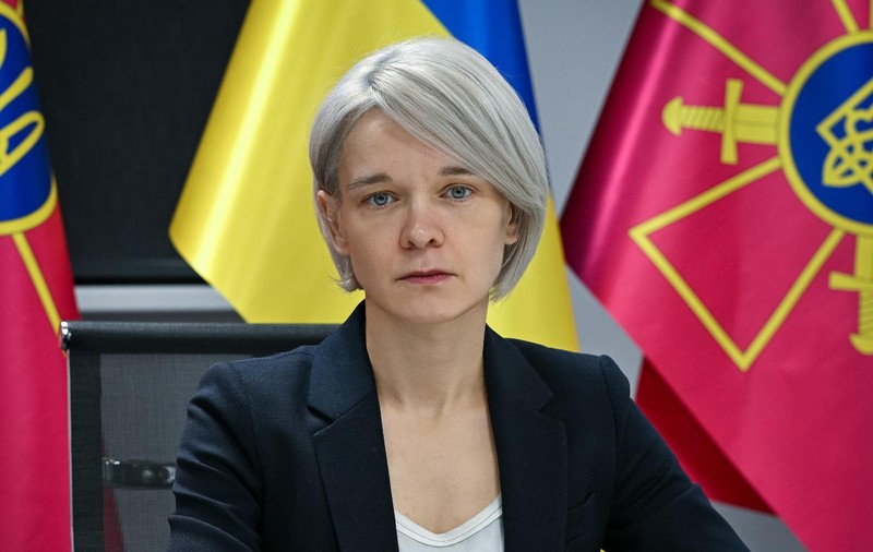 „Blonda lui Zelenski”. Rușii râd de șefa Agenției de achiziții a armatei ucrainene, după ce cumpărat 100.000 de obuze defecte: „A fost curier, traducător și copywriter”