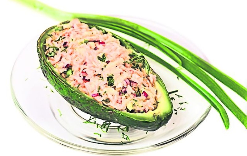 O reţetă sănătoasă / Salată cu ton şi avocado