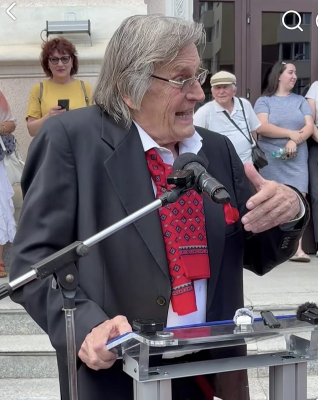 Cum a apărut Florin Piersic la 90 de ani, la Piatra Fest 2026. Imaginile cu marele actor au emoționat publicul