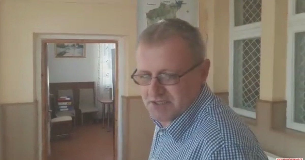 Primarul care a fost condamnat pentru pornografie infantilă a fost trimis să muncească la o grădiniță!