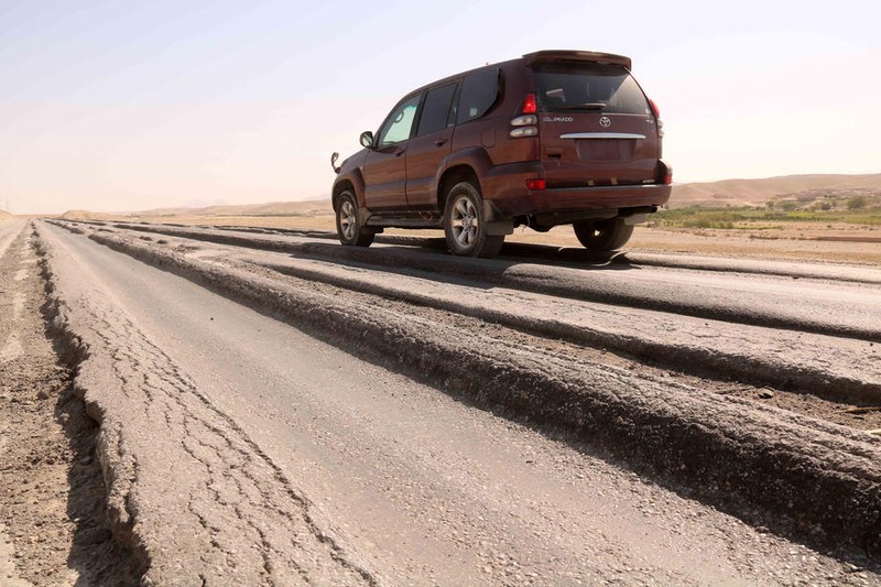 Condițiile greu de circulat de pe autostrada Kabul - Kandahar Foto:EPA-EFE/AKHTER GULFAM