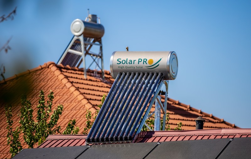 De ce merită să îți montezi panou solar pentru apă caldă?