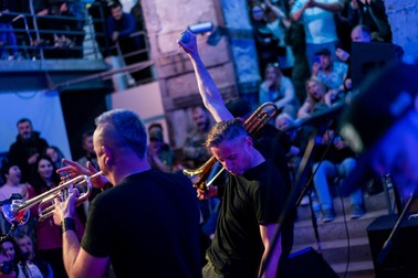 În concert la o galerie de artă din Harkov. Foto: Profimedia