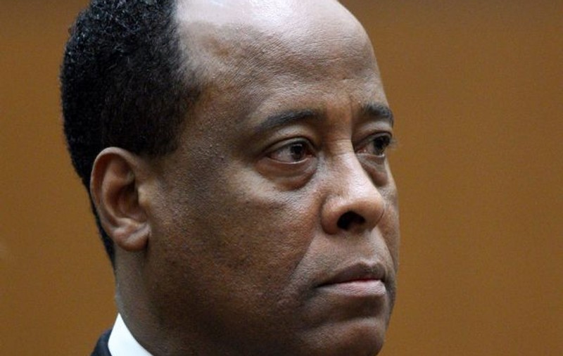 Conrad Murray a vorbit la telefon 90 de minute în timp ce Michael Jackson se afla în agonie