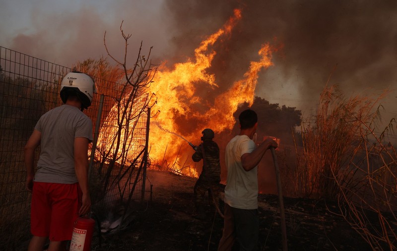 Grecia cere ajutorul Uniunii Europene în lupta împotriva incendiilor. România, printre statele care anunţă ajutoare