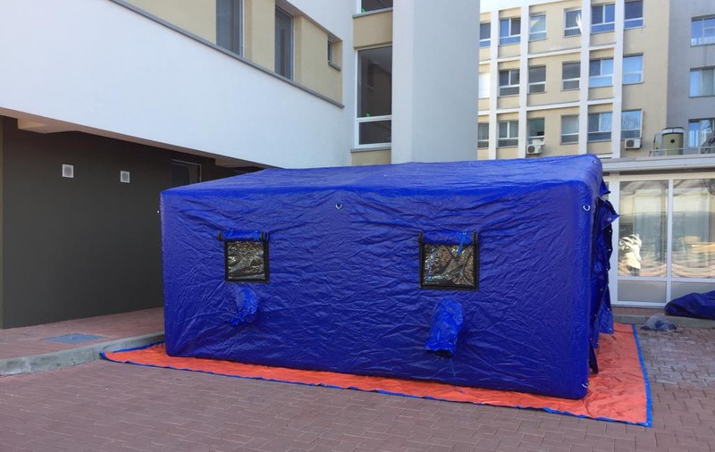 27 de paturi pentru pacienţii cu Covid 19 internaţi la Spitalul Judeţean de Urgenţă Suceava. Aici au fost montate şi corturi pentru triaj