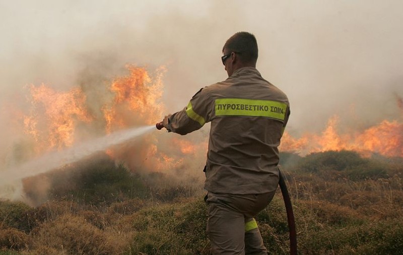Incendiu de proporții lângă Atena. Mii de oameni de la marginea orașului, evacuați