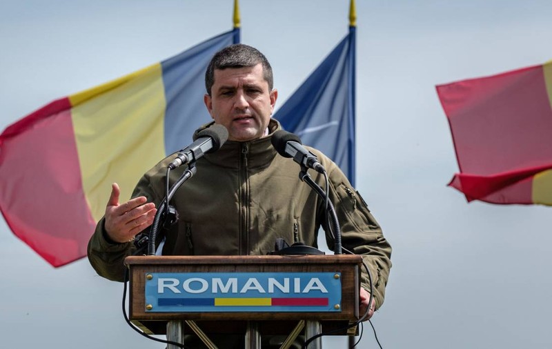 România vrea să producă la Cugir „cea mai modernă armă de asalt din lume”, anunță ministrul apărării. Cine o va folosi și unde va fi făcută muniția